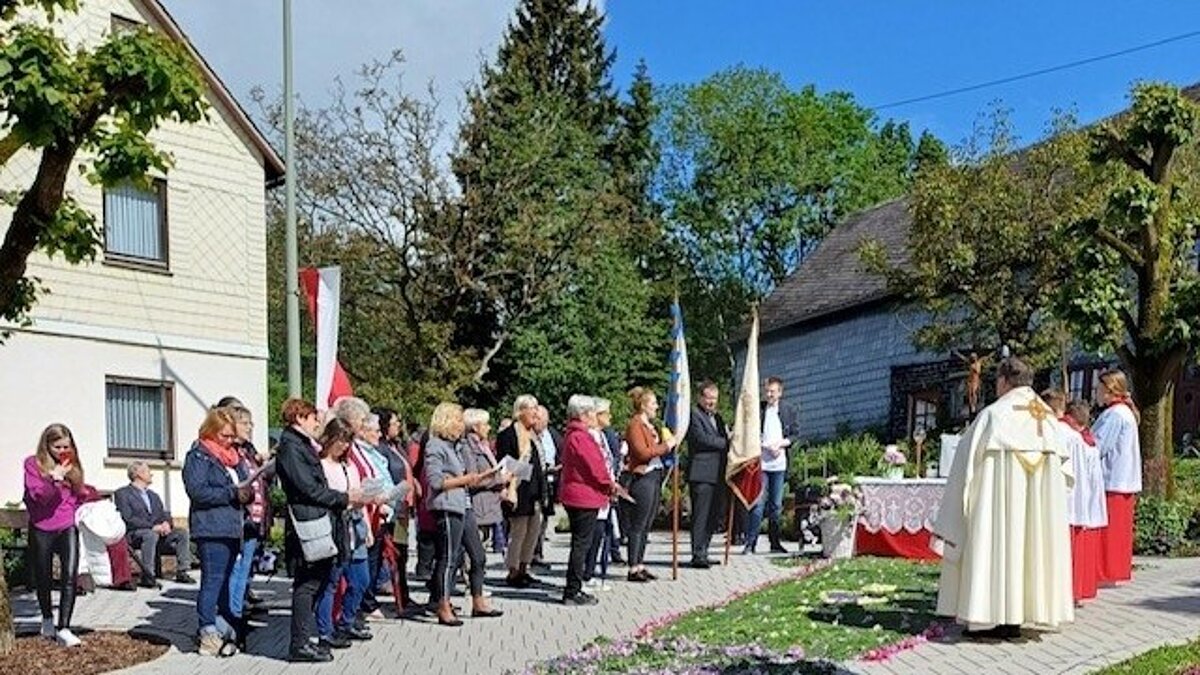 Prozession und Pfarrfest am Fronleichnamstag in Mörlen